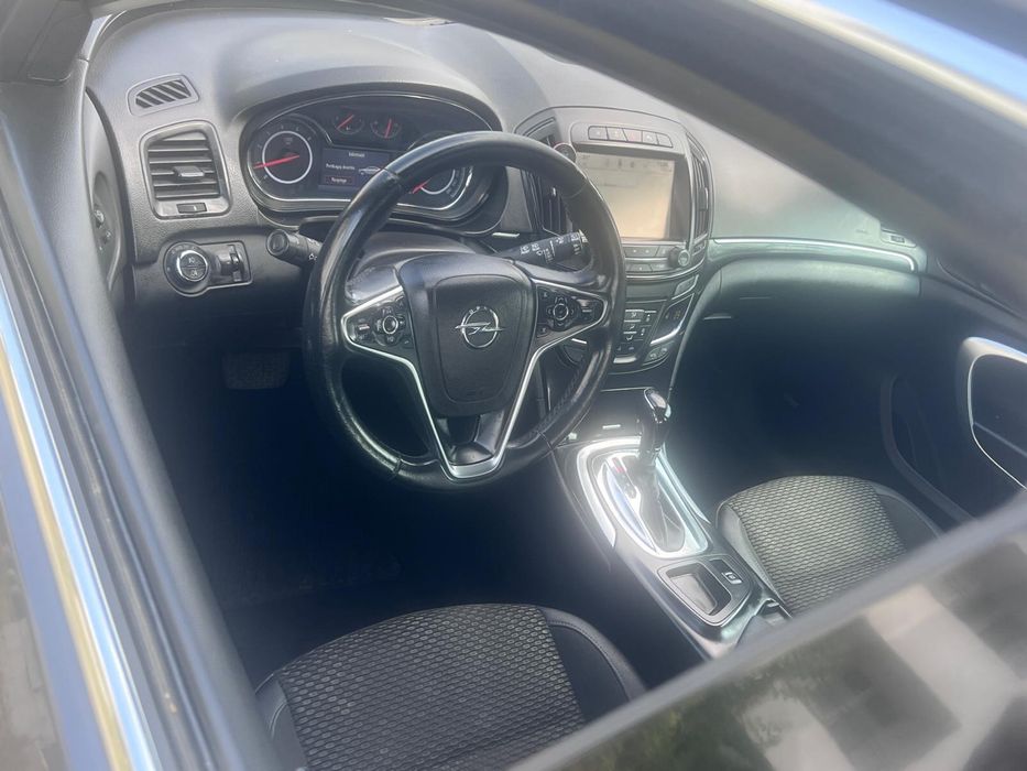 Propietar din 2015 vand  sau schimb insignia