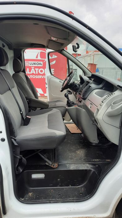 Vand sau schimb opel vivaro