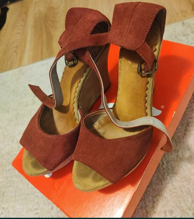 Vand sandale elegante din piele intoarsa