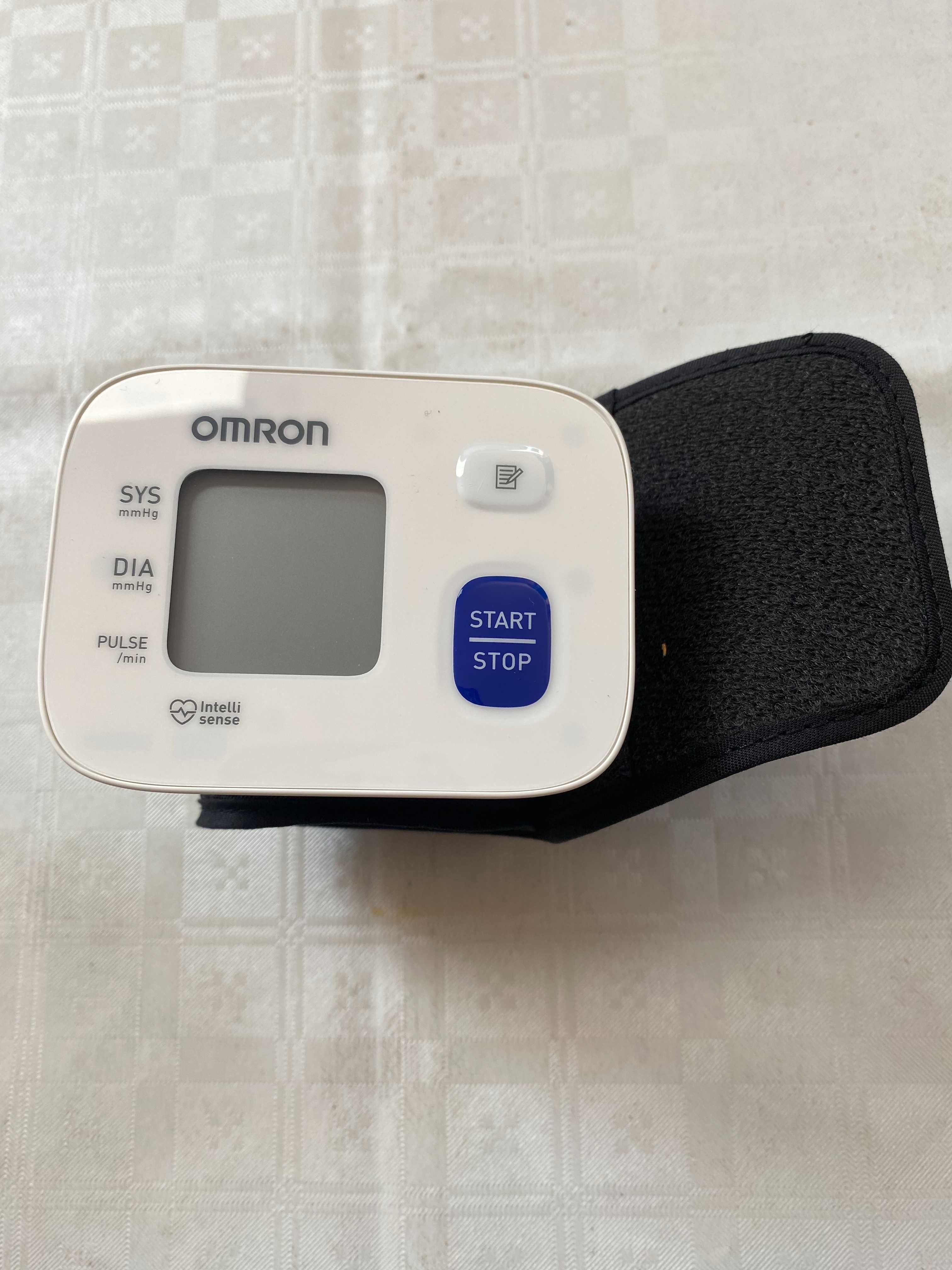 Tensiometru de incheietura compact Omron RS1