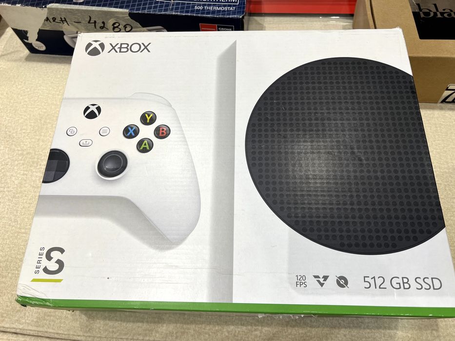 XBOX Series S 512GB игрова конзола - много малко използвана