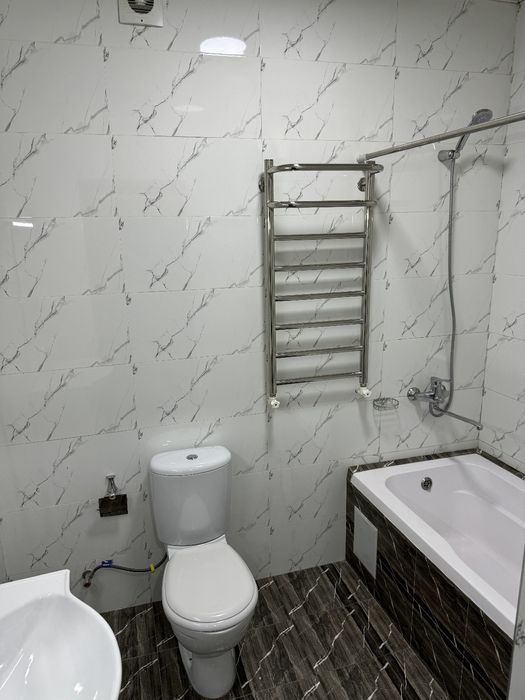 Таййор уй сотилади 9 хона + 2 холл + подвал