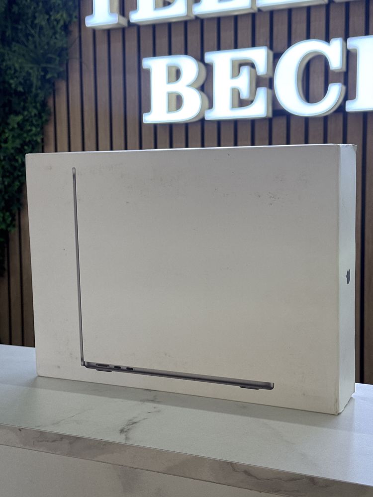 MacBook Air / 13inch / M3 / 256GB / 16GB RAM / Sigilat