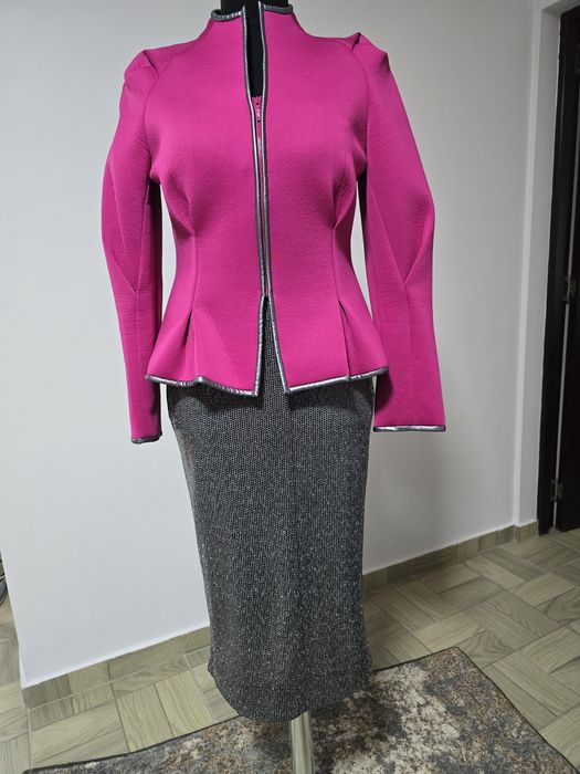 Rochie argintie cu paiete,o rochie strălucitoare cu design elegant