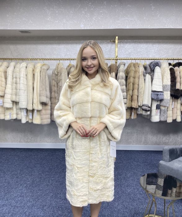 Шуба с каракулем