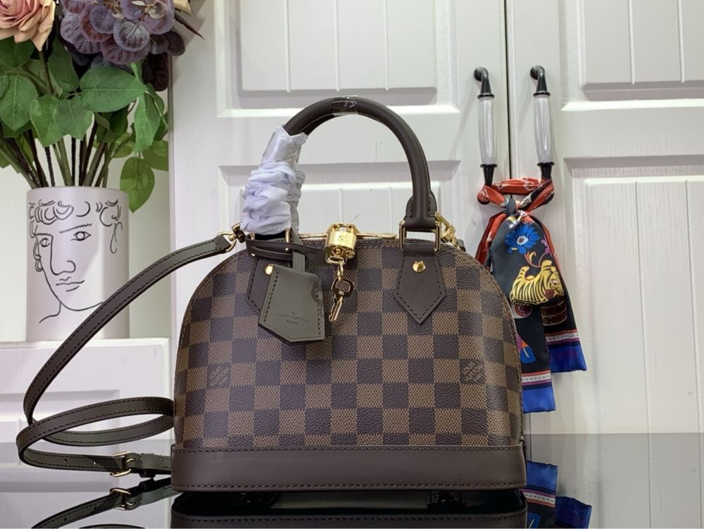 Geanta Louis Vuitton Alma 24