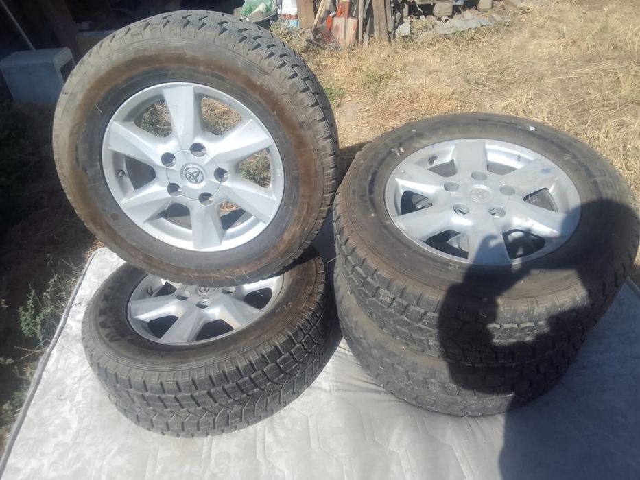 Тайотта ланд крузер 200 дің шиналары сатылады. 285/60/р18.