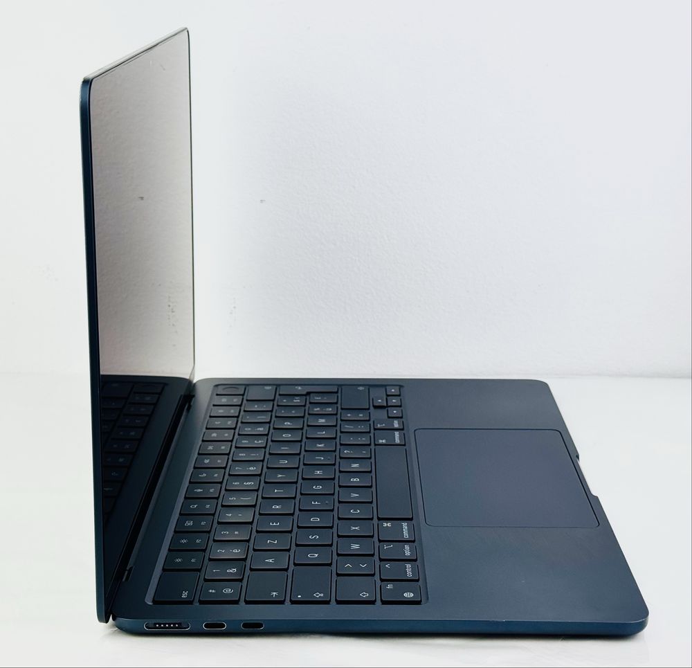 Apple MacBook Air 13 M3 2024 8RAM 256GB Midnight Отличен! Гаранция!