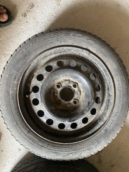 Roti rezerva echipate cu cauciucuri