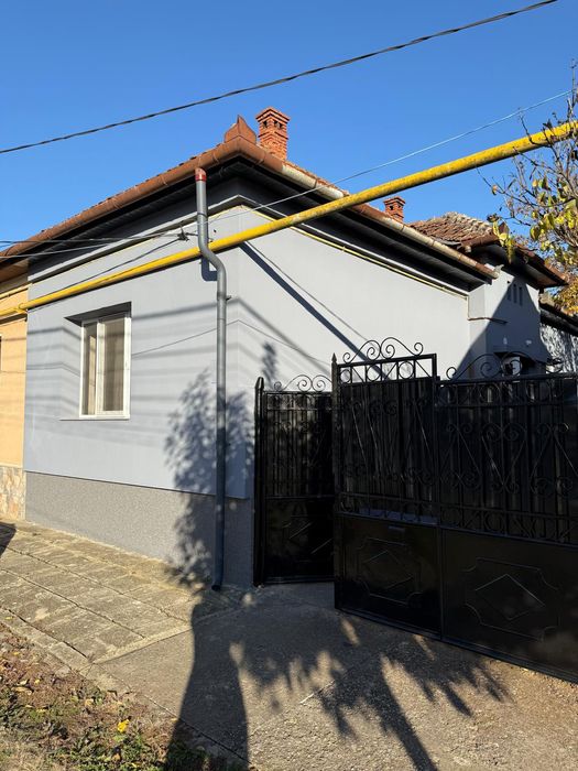 Casa cu curte de închiriat in Buziaș- zona centrala