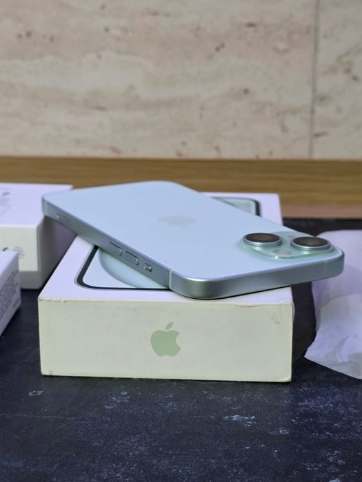 iPhone 15 Verde cu 100% Bateria