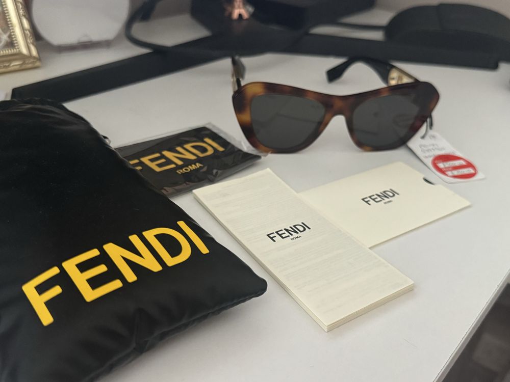 Ochelari Fendi cu eticheta