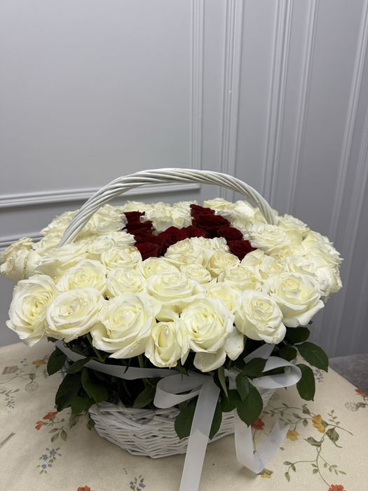 Свежие розы, корзина цветов продам