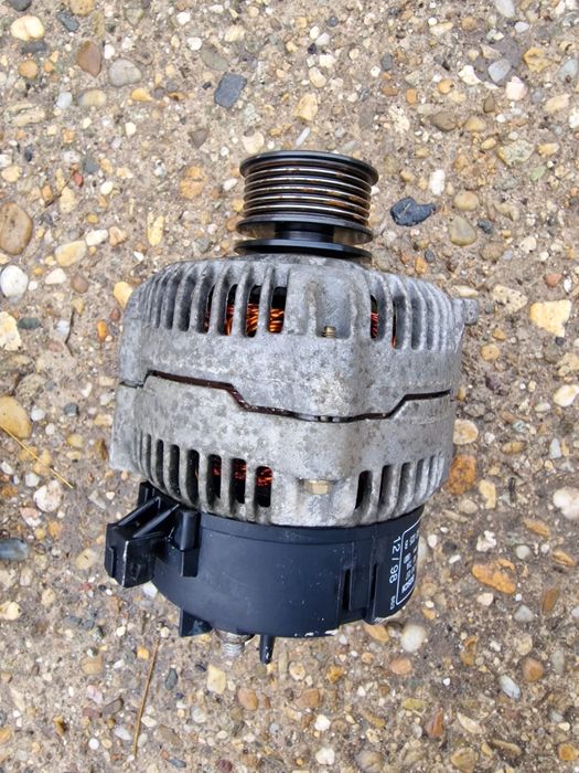 Alternator Volkswagen / Skoda 0123310037