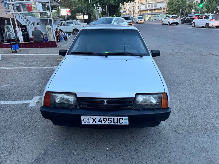 Продаётся лада девятка.