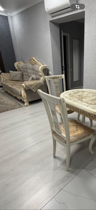 Продам диван +стол со стульями в идеальном состоянии