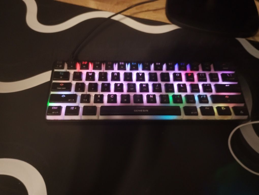 Genesis Thor 660 Wireless, gaming red key caps