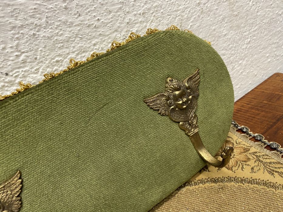 Френска барокова закачалка с месингови куки