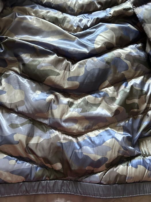 Geaca Guess, marimea S, culoare bleumarin, fara urme de uzura