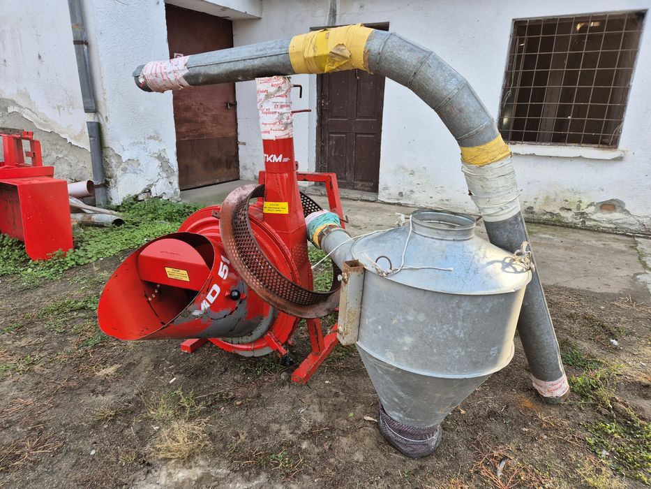 Moara de cereale după tractor