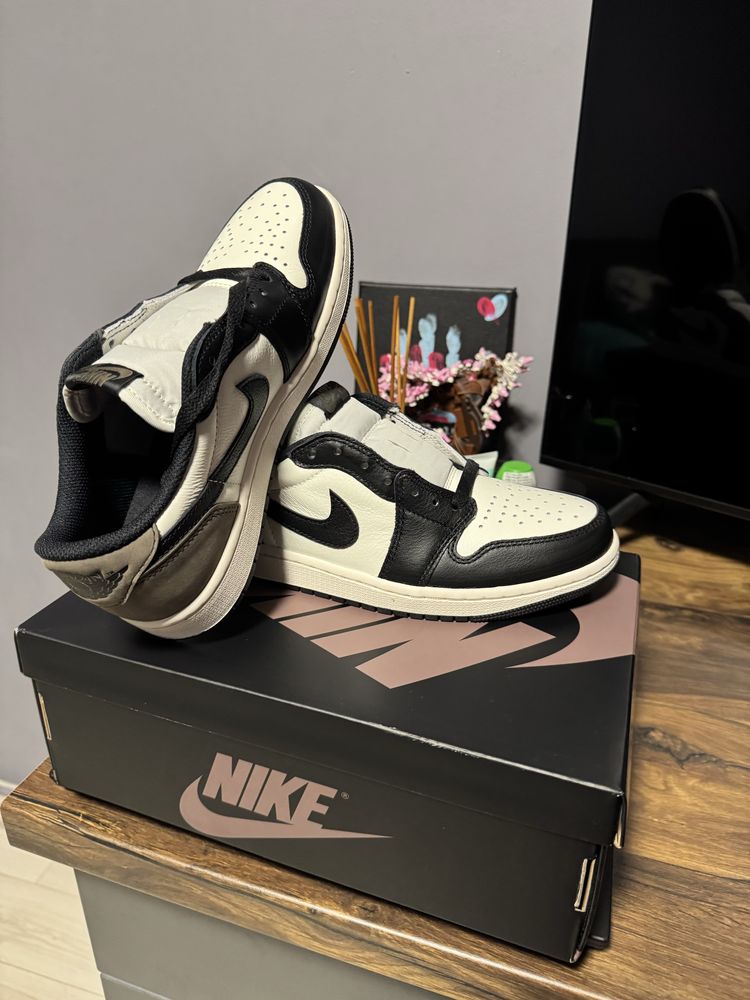Jordan 1 Low Mocha