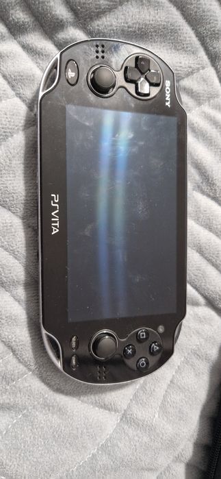Продаю прошитую Ps vita