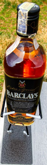 Идеалния подарък - бутилка алкохол с арт поставка