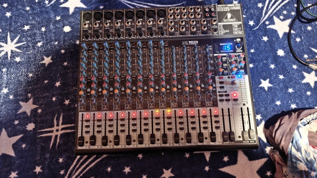 Vând mixer Behringer xenyx x2222usb