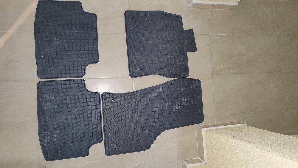 Гумено-каучукови стелки Frogum за Пасат б8 - противопъзгащи, като нови