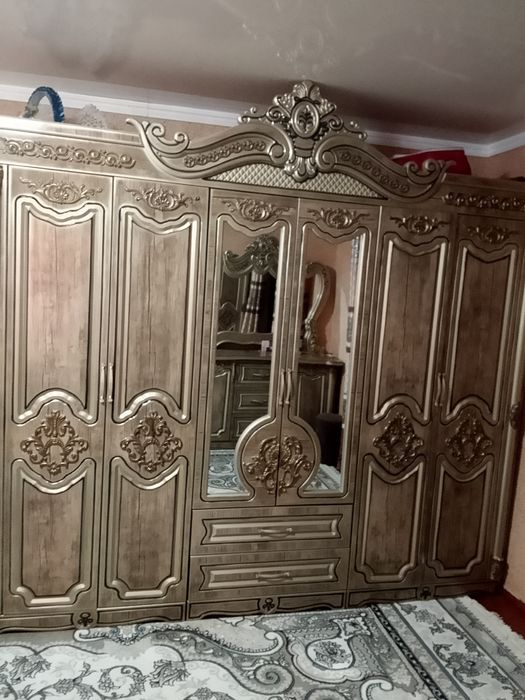 Mebel komplekt sotiladi. 1 oldin olingan. Yangi 1 yil bolgan.