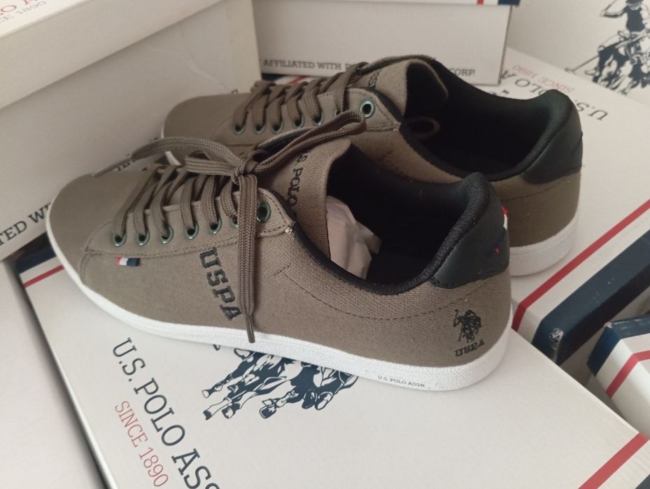 Продается мужское кроссовки