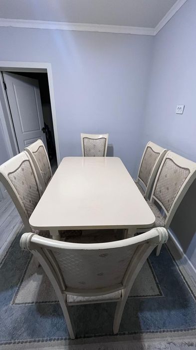 Стол со стульями