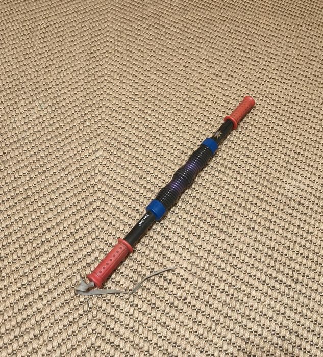 Эспандер. Тренажёр для рук и груди.