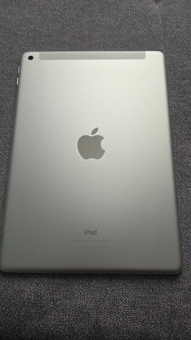 iPad 5 (5th gen) 32GB, Wi-Fi + 4G, 95% baterie, Silver stare excelentă