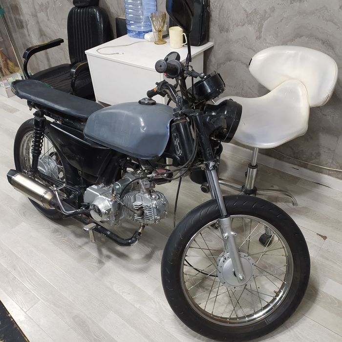 Moto kawasaki sotiladi