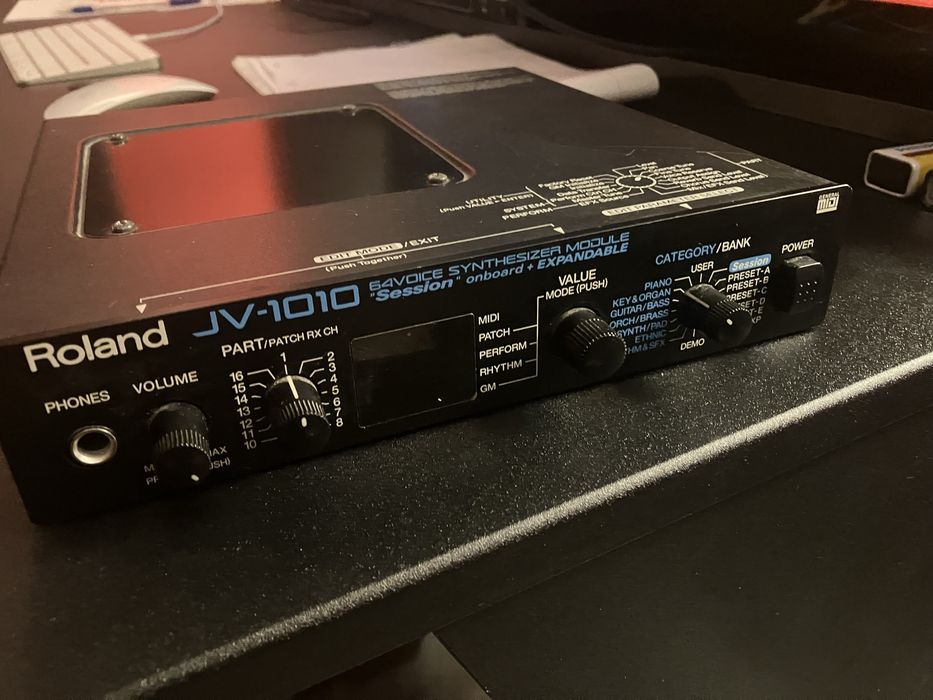 Синтезаторен модул Roland JV-1010