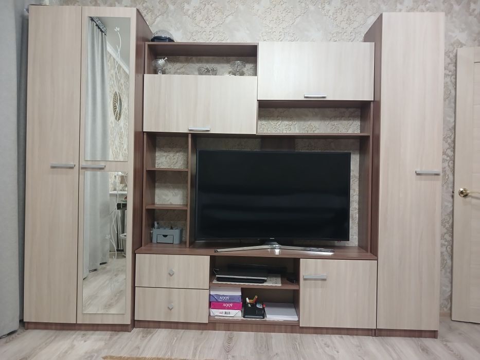 Продам стенку в гостинную в отличном состоянии.