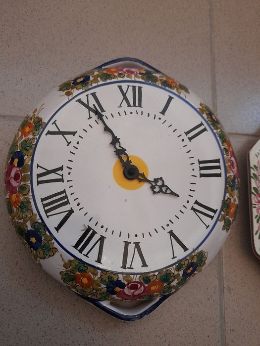 Doua ceasuri perete bucătărie quartz