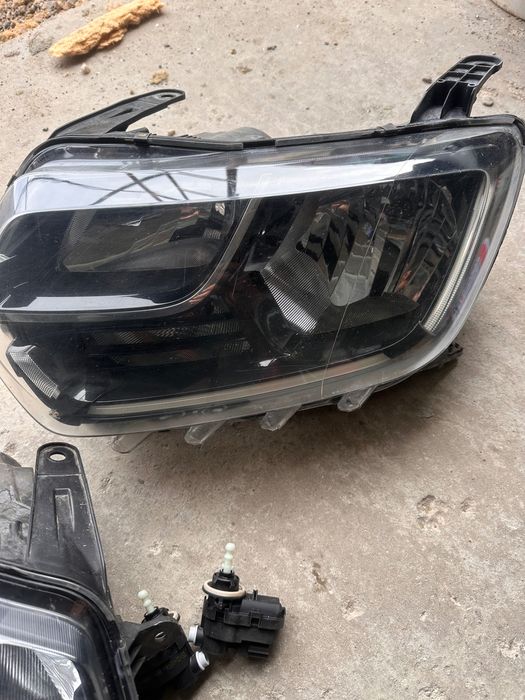 Faruri Dacia duster