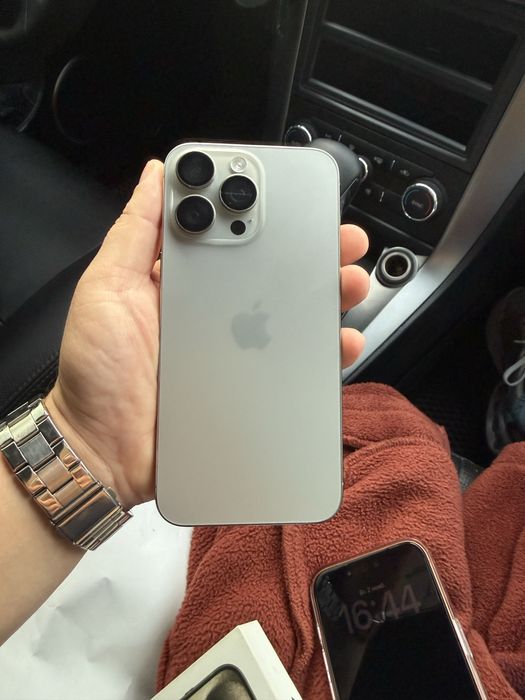 Iphone 15 max 256 2 sim naturalni titan