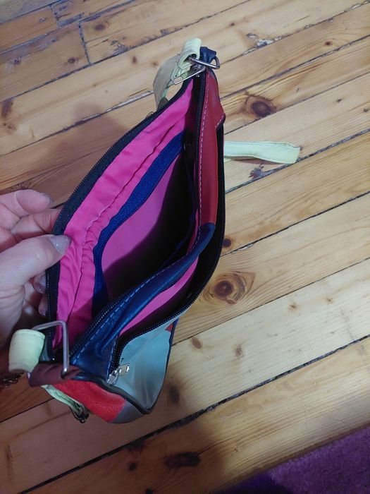 Многоцветна чанта с дълга дръжка