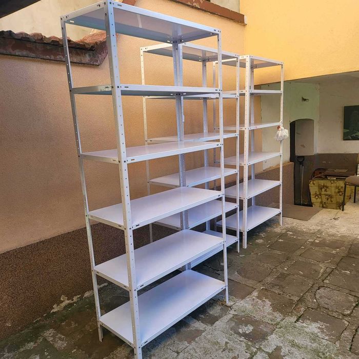 Стелажи за магазин или склад