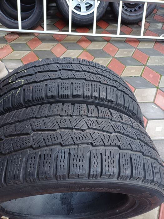 Vând 2 anvelope de iarna 205 65 r16c MICHELIN foarte bune