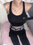 Bustiera si colanți nike