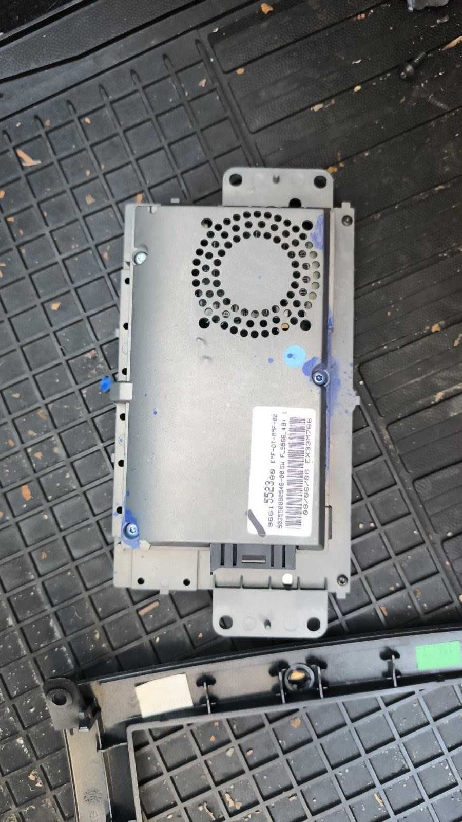 Продавам дисплей за навигация на пежо 4077 2.0 HDI - 2008/2011 г.