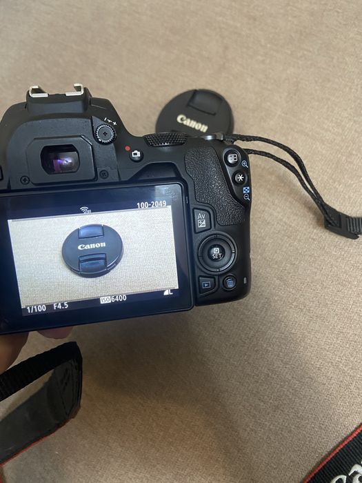 Canon Eos 250D 4K obiectiv 18:55 EF-S Impecabil ,sub 5000 cadre,ca nou