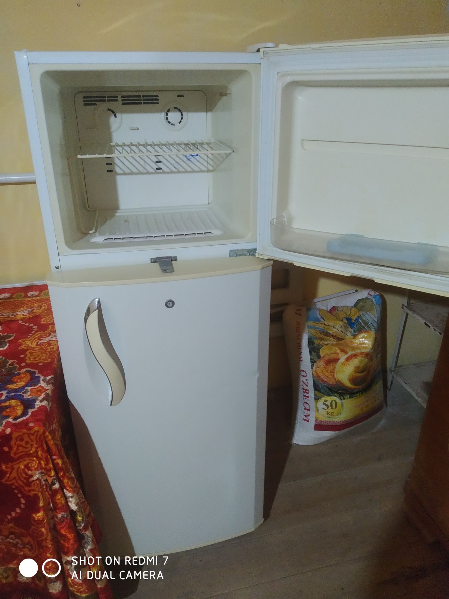 Холодильник LG сотилади
