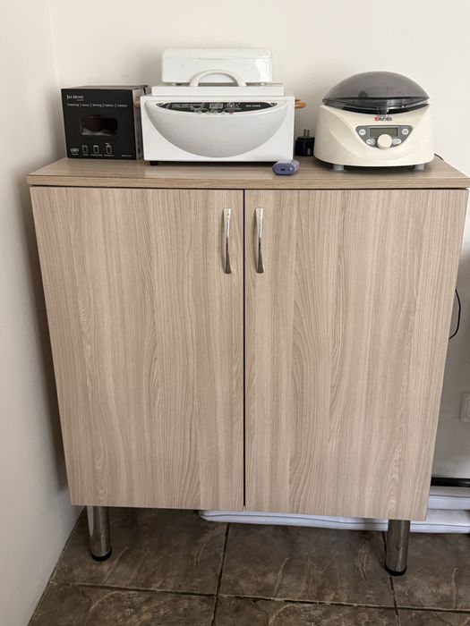 Шкаф для салона или офиса