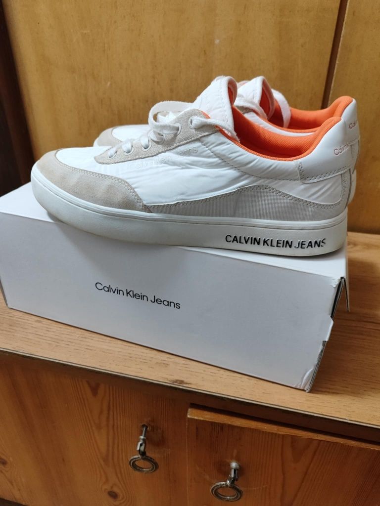 Продавам мъжки маратонки Calvin Klein номер 43 стелка 27,5см