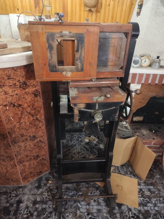 Фотоапарат статив ретро